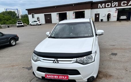 Mitsubishi Outlander III рестайлинг 3, 2013 год, 1 200 000 рублей, 1 фотография