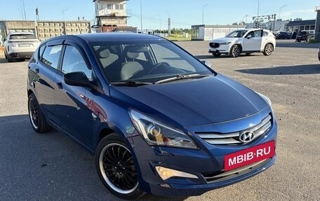 Hyundai Solaris II рестайлинг, 2015 год, 660 000 рублей, 2 фотография
