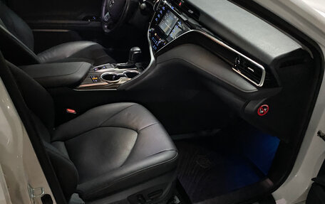 Toyota Camry, 2018 год, 2 850 000 рублей, 4 фотография