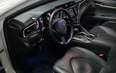 Toyota Camry, 2018 год, 2 850 000 рублей, 8 фотография