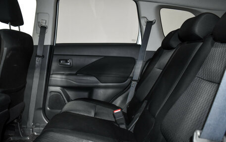 Mitsubishi Outlander III рестайлинг 3, 2014 год, 1 400 000 рублей, 12 фотография