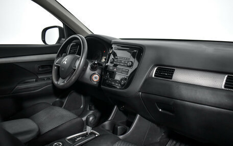 Mitsubishi Outlander III рестайлинг 3, 2014 год, 1 400 000 рублей, 13 фотография