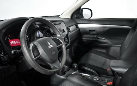 Mitsubishi Outlander III рестайлинг 3, 2014 год, 1 400 000 рублей, 10 фотография