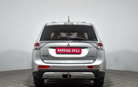 Mitsubishi Outlander III рестайлинг 3, 2014 год, 1 400 000 рублей, 7 фотография
