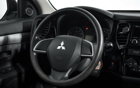 Mitsubishi Outlander III рестайлинг 3, 2014 год, 1 400 000 рублей, 15 фотография