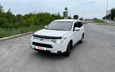 Mitsubishi Outlander III рестайлинг 3, 2013 год, 1 200 000 рублей, 7 фотография