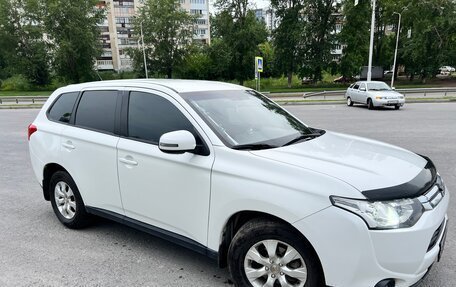 Mitsubishi Outlander III рестайлинг 3, 2013 год, 1 200 000 рублей, 11 фотография