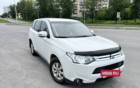 Mitsubishi Outlander III рестайлинг 3, 2013 год, 1 200 000 рублей, 10 фотография
