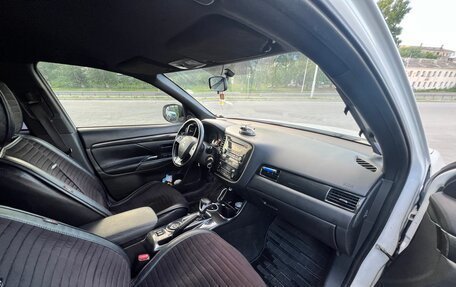 Mitsubishi Outlander III рестайлинг 3, 2013 год, 1 200 000 рублей, 17 фотография