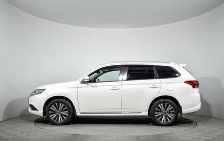 Mitsubishi Outlander III рестайлинг 3, 2022 год, 2 549 000 рублей, 9 фотография