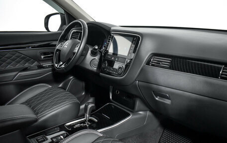 Mitsubishi Outlander III рестайлинг 3, 2022 год, 2 549 000 рублей, 14 фотография