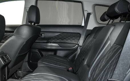 Mitsubishi Outlander III рестайлинг 3, 2022 год, 2 549 000 рублей, 13 фотография