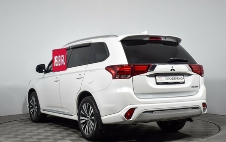 Mitsubishi Outlander III рестайлинг 3, 2022 год, 2 549 000 рублей, 8 фотография