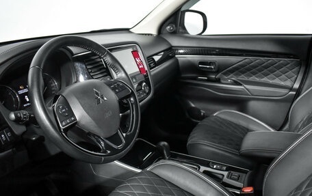 Mitsubishi Outlander III рестайлинг 3, 2022 год, 2 549 000 рублей, 10 фотография