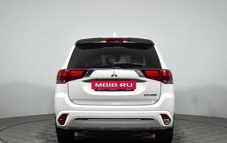 Mitsubishi Outlander III рестайлинг 3, 2022 год, 2 549 000 рублей, 7 фотография