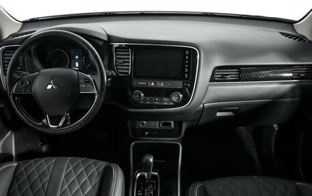 Mitsubishi Outlander III рестайлинг 3, 2022 год, 2 549 000 рублей, 21 фотография