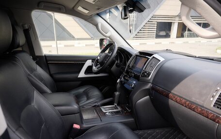 Toyota Land Cruiser 200, 2012 год, 3 972 800 рублей, 6 фотография
