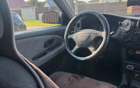 Mitsubishi Mirage VI рестайлинг, 2000 год, 250 000 рублей, 3 фотография