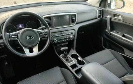 KIA Sportage IV рестайлинг, 2021 год, 1 799 000 рублей, 10 фотография