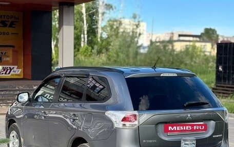 Mitsubishi Outlander III рестайлинг 3, 2012 год, 1 240 000 рублей, 2 фотография
