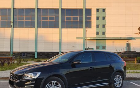 Volvo V60 Cross Country II, 2018 год, 1 990 000 рублей, 1 фотография