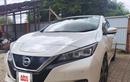 Nissan Leaf II, 2018 год, 1 440 000 рублей, 2 фотография