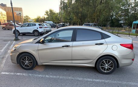 Hyundai Solaris II рестайлинг, 2013 год, 900 000 рублей, 4 фотография