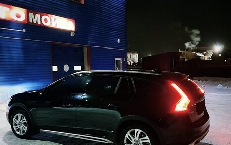 Volvo V60 Cross Country II, 2018 год, 1 990 000 рублей, 4 фотография