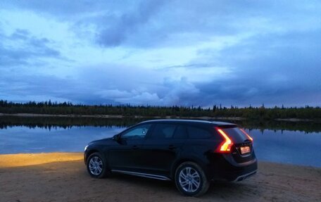 Volvo V60 Cross Country II, 2018 год, 1 990 000 рублей, 11 фотография