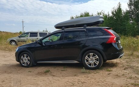 Volvo V60 Cross Country II, 2018 год, 1 990 000 рублей, 9 фотография