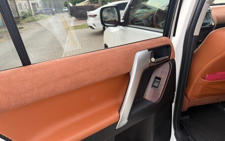 Toyota Land Cruiser Prado 150 рестайлинг 2, 2015 год, 6 100 000 рублей, 12 фотография