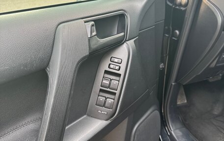 Toyota Land Cruiser Prado 150 рестайлинг 2, 2019 год, 4 340 000 рублей, 19 фотография