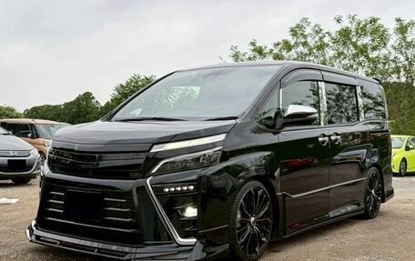 Toyota Voxy III, 2021 год, 1 821 000 рублей, 1 фотография