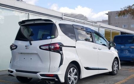 Toyota Sienta II, 2022 год, 1 041 000 рублей, 4 фотография