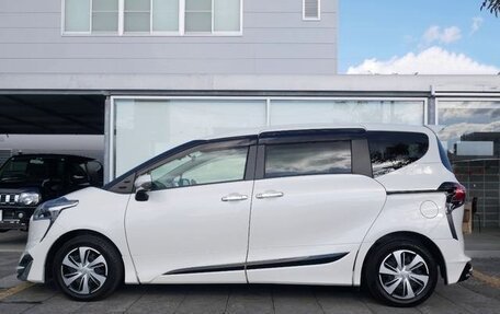 Toyota Sienta II, 2022 год, 1 041 000 рублей, 2 фотография