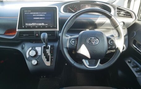 Toyota Sienta II, 2022 год, 1 041 000 рублей, 7 фотография