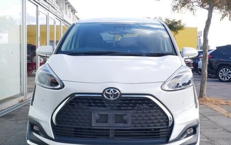 Toyota Sienta II, 2022 год, 1 041 000 рублей, 6 фотография