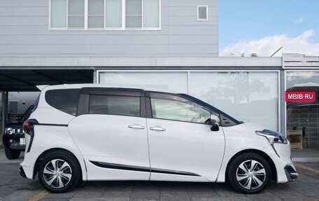 Toyota Sienta II, 2022 год, 1 041 000 рублей, 5 фотография