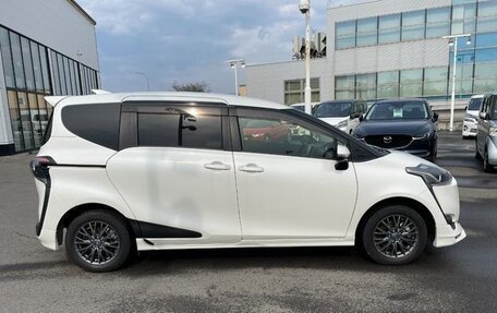 Toyota Sienta II, 2022 год, 1 032 000 рублей, 2 фотография