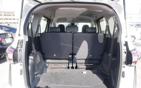 Toyota Sienta II, 2022 год, 1 041 000 рублей, 22 фотография