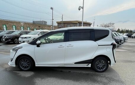 Toyota Sienta II, 2022 год, 1 032 000 рублей, 6 фотография
