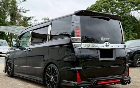 Toyota Voxy III, 2021 год, 1 821 000 рублей, 3 фотография