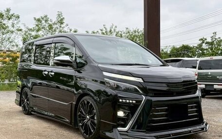 Toyota Voxy III, 2021 год, 1 821 000 рублей, 7 фотография
