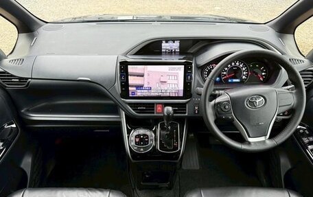 Toyota Voxy III, 2021 год, 1 821 000 рублей, 9 фотография