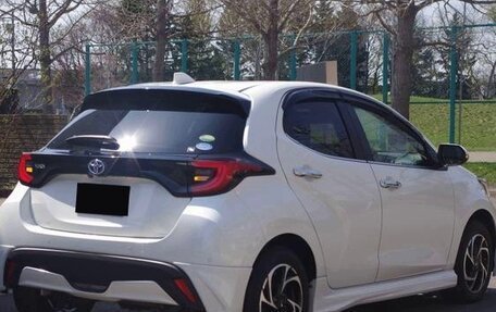 Toyota Yaris, 2022 год, 1 086 000 рублей, 4 фотография