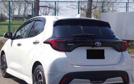 Toyota Yaris, 2022 год, 1 086 000 рублей, 6 фотография