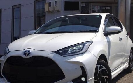 Toyota Yaris, 2022 год, 1 086 000 рублей, 8 фотография