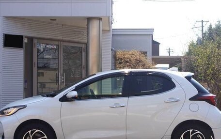 Toyota Yaris, 2022 год, 1 086 000 рублей, 7 фотография