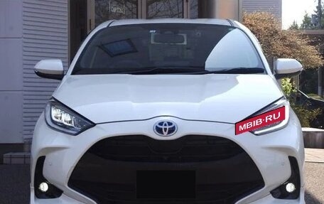 Toyota Yaris, 2022 год, 1 086 000 рублей, 9 фотография
