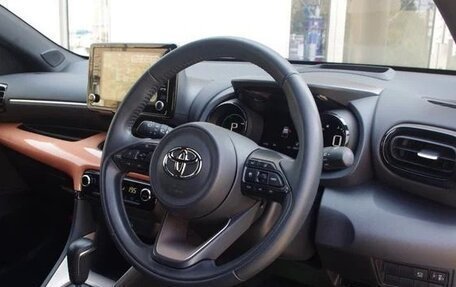 Toyota Yaris, 2022 год, 1 086 000 рублей, 12 фотография